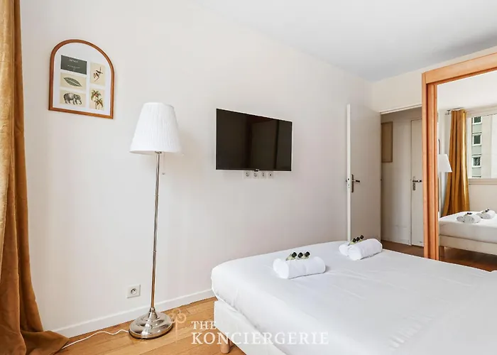 Cocon Paisible Et Lumineux Proche De *